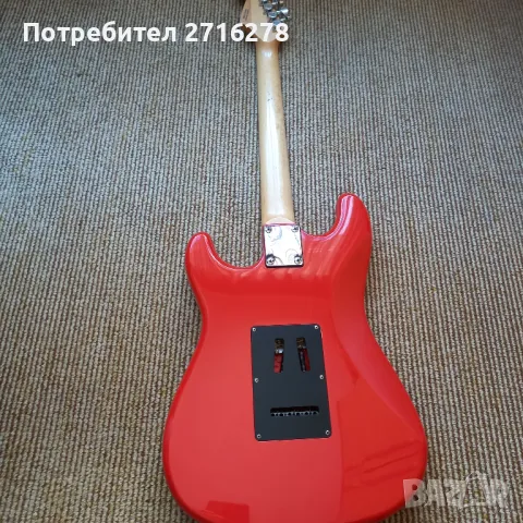 Squier Strat  by Fender 2004, снимка 6 - Китари - 50203196