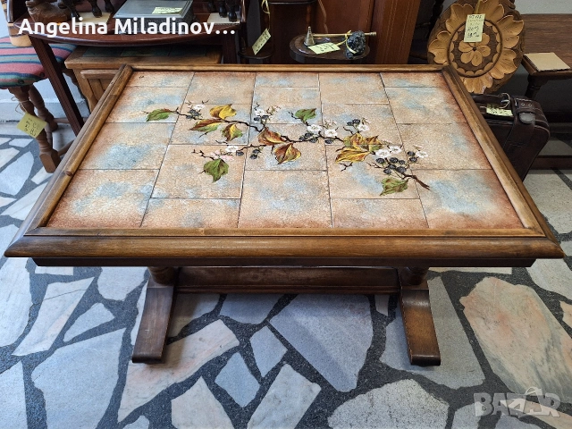 Винтидж маса за всекидневна с плочки 