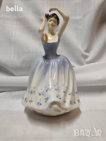 Оригинална порцеланова статуетка на световноизвестната английска марка Royal Doulton-Sheila., снимка 2 - Статуетки - 55763682