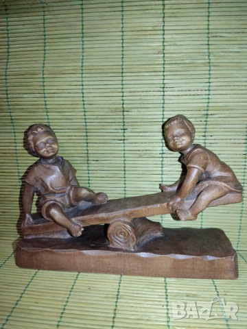 Детайлна стара немска дърворезба(липа) статуетка деца на люлка, снимка 5 - Статуетки - 53922754