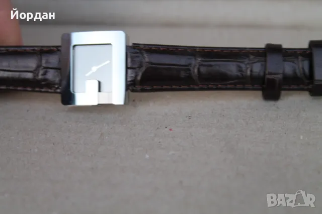 Дамски швейцарски часовник ''Gucci'' , снимка 15 - Дамски - 48297111