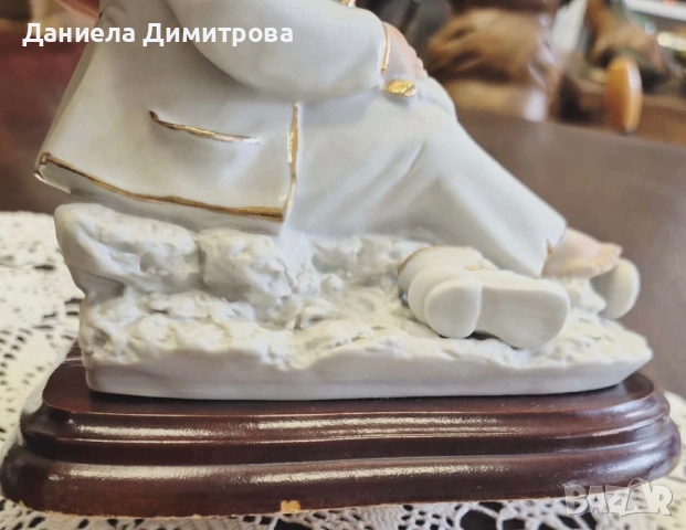 Порцеланова фигура, Capodimonte, снимка 9 - Статуетки - 54176061