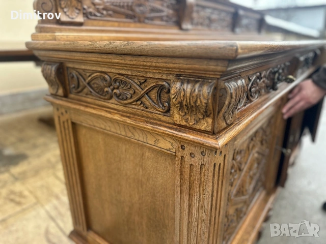 Масивна ретро креденца / бюфет с дърворезба и заключващи се чекмеджета, снимка 8 - Бюфети - 53958341