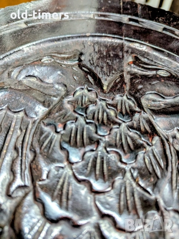 Ръчно резбована помощна масичка от масивно дърво – Двуглав орел, снимка 2 - Антикварни и старинни предмети - 53289476