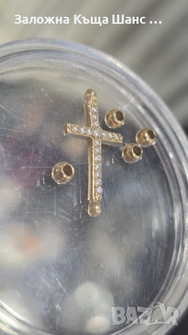 Златни елементи: фин кръст с инкрустирани камъчета  4 броя златни топчета