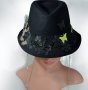 ⚜️ Дамска шапка в черно с декорации №3074