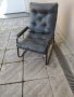 Тапициран стол с ръкохватки, черна екокожа, здрава метална конструкция., снимка 1