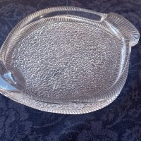 Масивно стъклено плато/чиния форма на калкан, снимка 1 - Чинии - 34988175