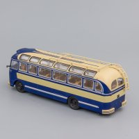 Ikarus 30 междуградски автобус от 1959 - мащаб 1:72 на DeAgostini моделът е нов в блистер, снимка 2 - Колекции - 42350519