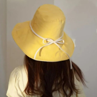 Красива дамска шапка с панделка в модерни нежни цветове, снимка 5 - Шапки - 44750347