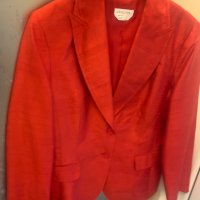Продавам елегантно италианско червено сако от копринен шантунг , снимка 9 - Сака - 39932781