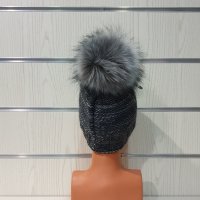 Нова зимна дамска шапка СилвърСтар тъмносив меланж без подгъв в помпон/пух, снимка 4 - Шапки - 35512382