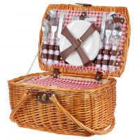 Кошница за пикник за четирима - включва прибори, чашки, чинийки и солнички