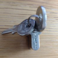 Патрон за ключалка марка YETI с  2 ключета, снимка 2 - Други - 44352411