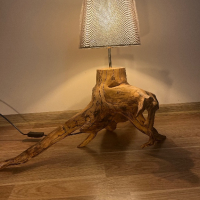 Настолна лампа от дърво., снимка 1 - Настолни лампи - 44700520