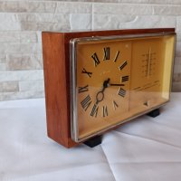 Стар настолен часовник Маяк с барометър и термометър, снимка 3 - Антикварни и старинни предмети - 38780830