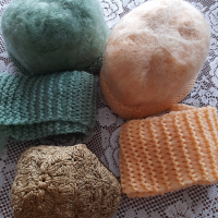 Дамски зимни плетени шапки с шал, снимка 1 - Шапки - 44734309