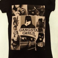 Гъзарска тениска черна с принт GANGSTA-GIRLS и мадами-гангстери.Изчистен черен гръб. , снимка 2 - Тениски - 37416330