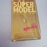 VICTORIA'S SECRET SUPER MODEL  С ЗЛАТНИ ЧАСТИЦИ , снимка 2 - Дамски парфюми - 30679039