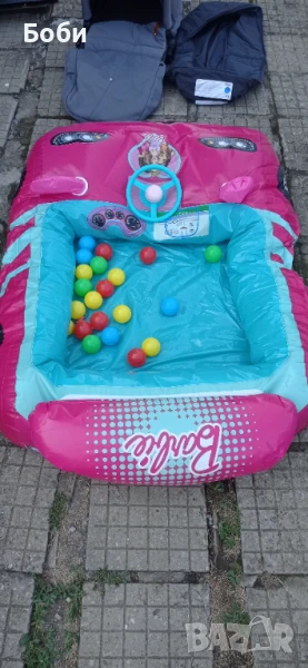Детска надуваема кола с топки- тип басейн, снимка 1