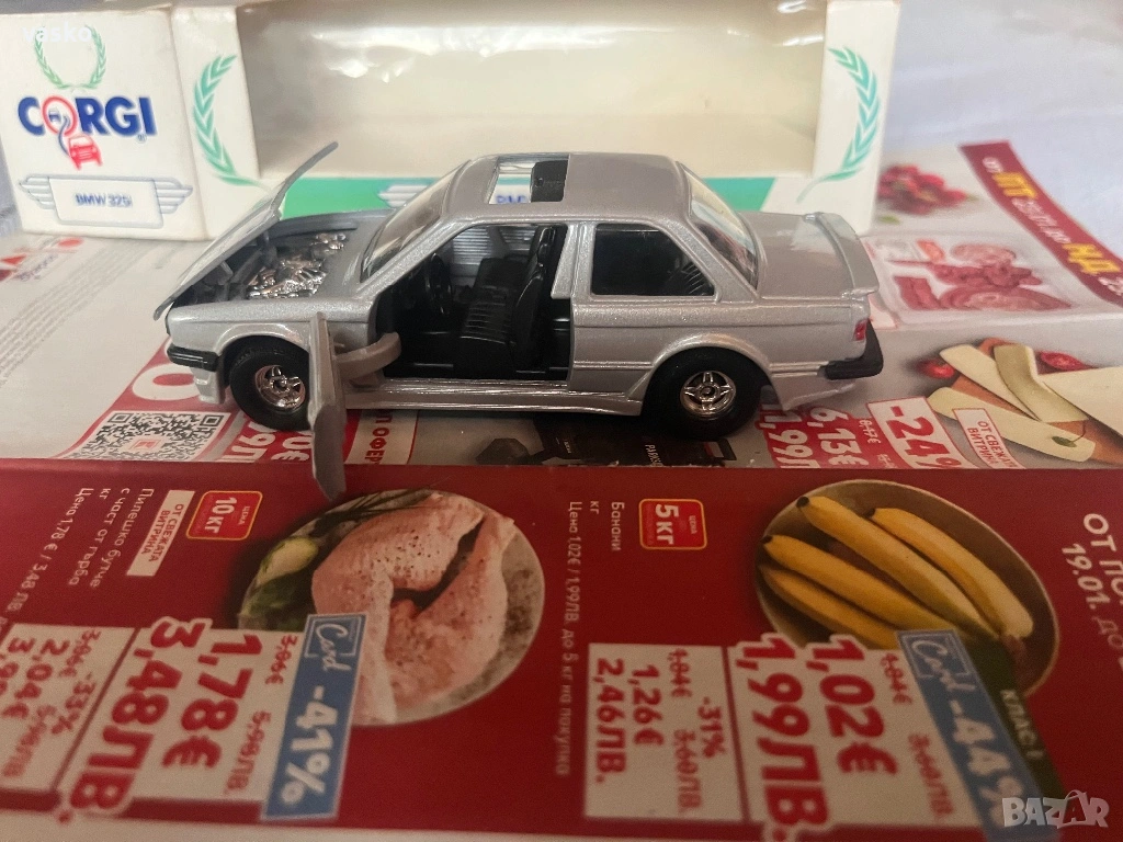 Английско Корги BMW 1:43, снимка 1