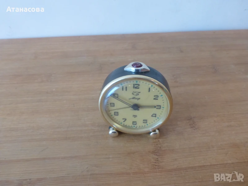 Будилник Мир Слава часовник черен корпус, снимка 1