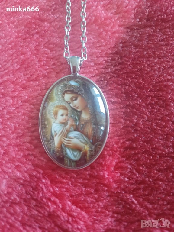Сребърно колие с медальон., снимка 1