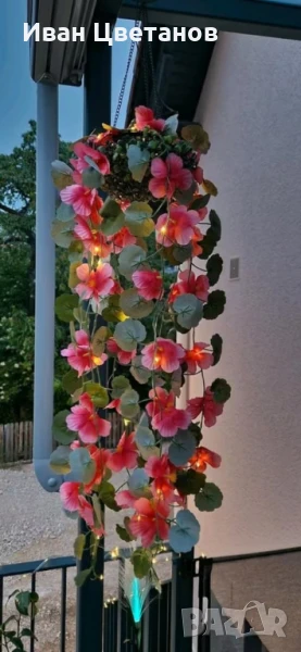 Соларна висяща саксия с LED осветление Living & Garden – 60 LED, топло бяло, снимка 1