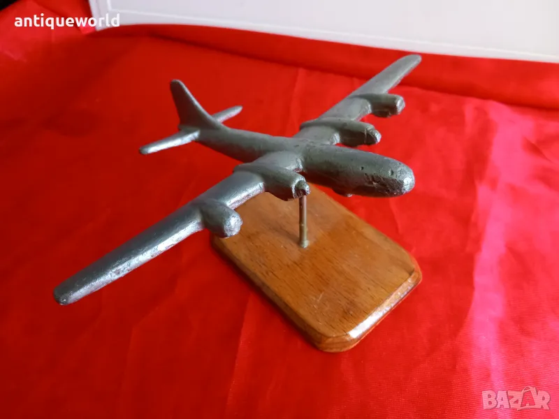 Статуетка Военен Самолет Бомбандировач  В29, снимка 1