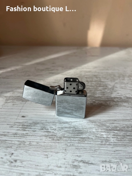 Сребърна запалка на бензин работи,но трябва да се зареди., снимка 1