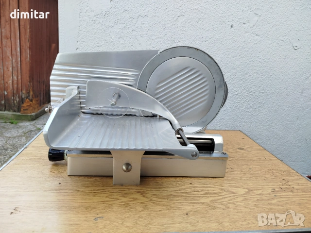 Професионална колбасорезачка VEGA 