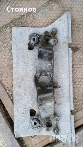 Греда под скоростна кутия за Audi A4 B7 , снимка 2 - Части - 53915275