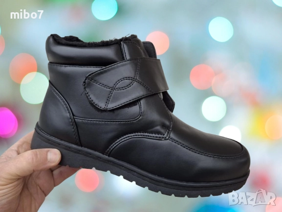 Дамски зимни боти с лепенки велкро и дебел топъл хастар в черно.