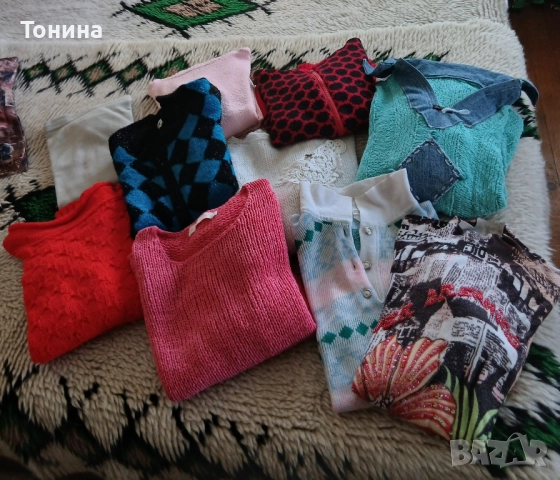 На обща стойност 35лв. десет броя дамски блузи 