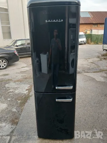 Като нов черен комбиниран хладилник Gorenje Total No Frost ретро дизайн с една година гаранция! 