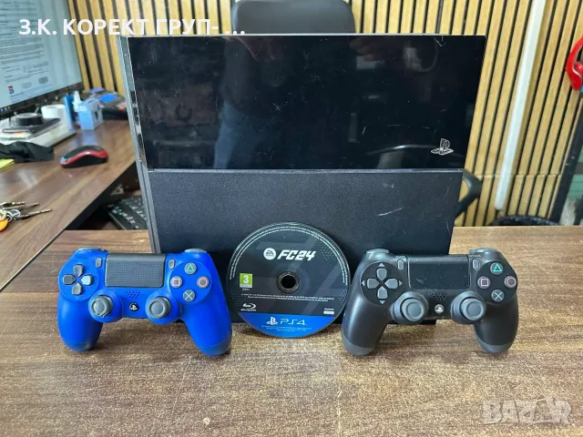 Продавам PlayStation 4 с 2 джойстика и FIFA 24