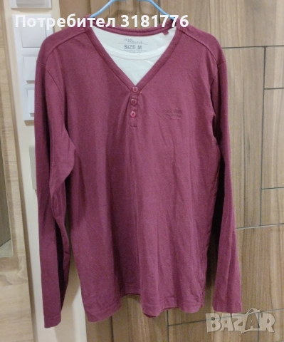 Мъжка блуза с дълъг ръкав.