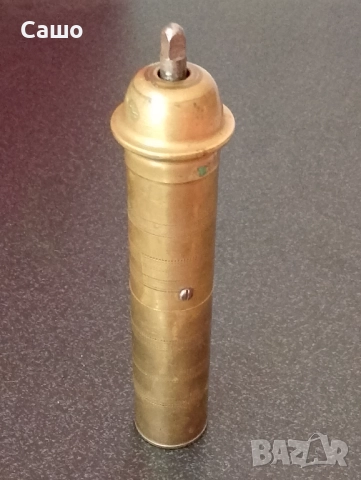 Метална мелничка , снимка 2 - Антикварни и старинни предмети - 52533191