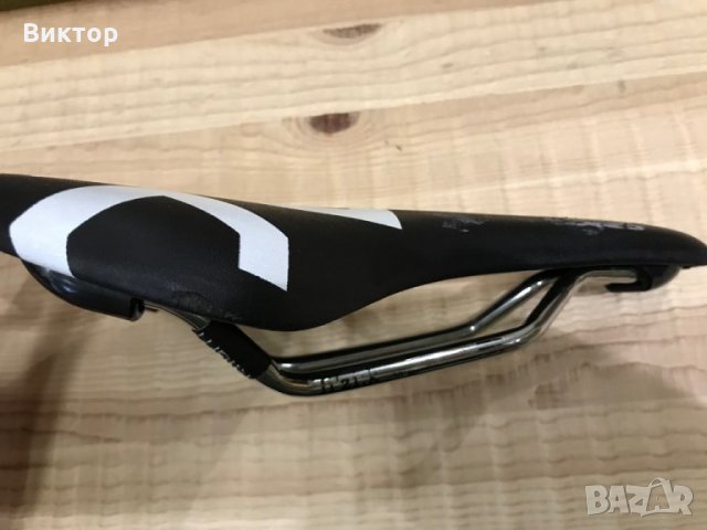 Шосейна седалка Fizik Ares, снимка 3 - Части за велосипеди - 30660112