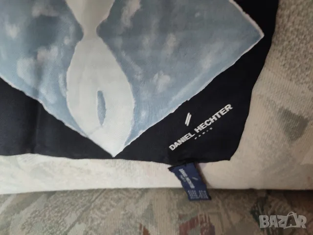 чисто нов копринен шал Франция Daniel hechter paris, снимка 3 - Шалове - 48169836