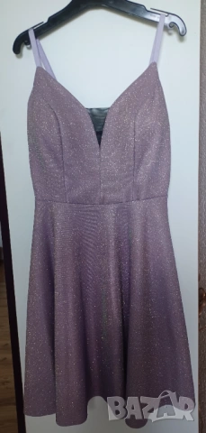 Продавам кокетна рокля
