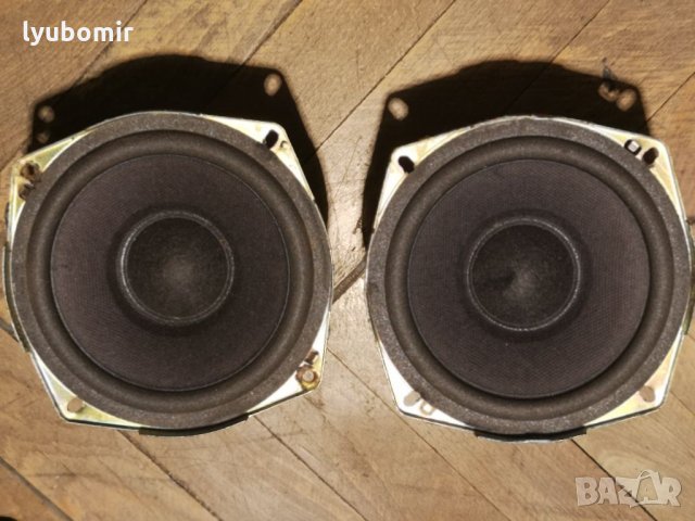 Среди 5 инча. 