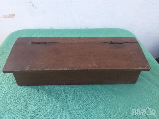Стара дървена кутия