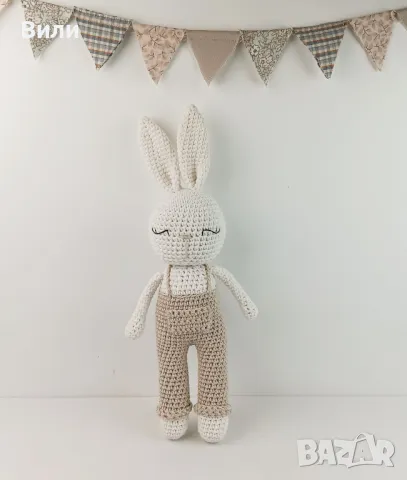 Зайче с панталонки ръчна изработка, плетени зайчета, играчка за бебе, неутрален цвят зайче