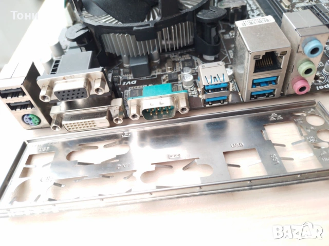 Дънна платка Gigabyte GA-H81M-D2V + Intel i3-4130 3.40GHz + 6GB DDR3, снимка 3 - Дънни платки - 53379945