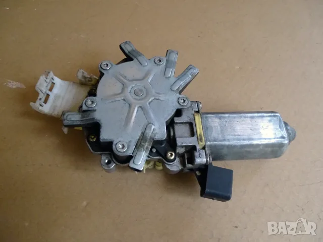 Моторче стъклоповдигач задна врата Land Rover Freelander 1