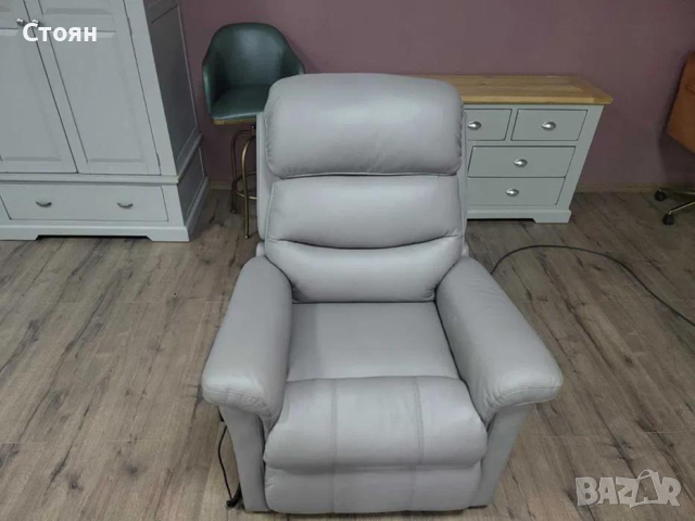 Сив кожен фотьойл за възрастни хора с ел. релакс механизъм La-z-boy, снимка 7 - Дивани и мека мебел - 44605844