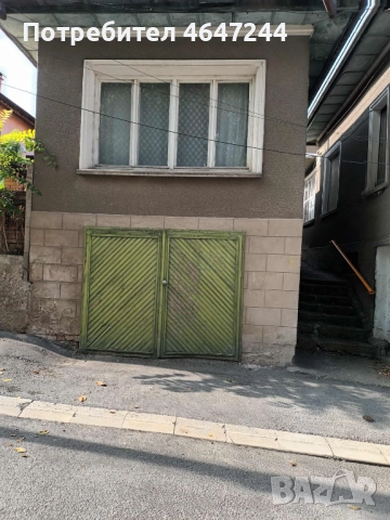 Къща с двор, гараж и надстройка над гаража, снимка 2 - Къщи - 52379121