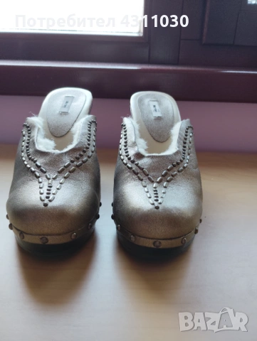 Нови златисти дамски чехли 40 номер, снимка 2 - Дамски обувки на ток - 53412850