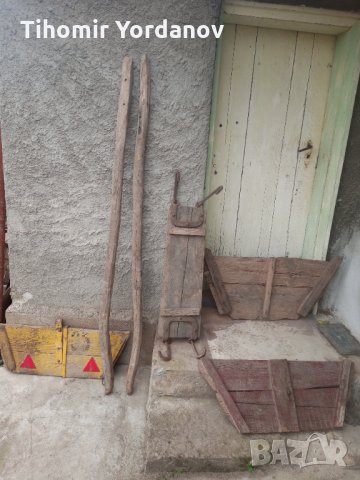 Автентични части от каруца.